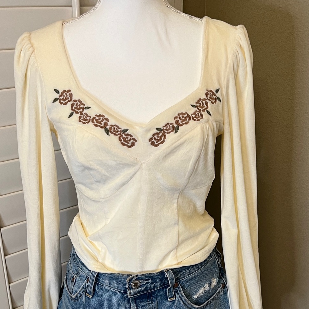 Promesa Cream Floral Embroidered Blouse